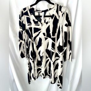 HoneyMe 3/4 length sleeves black and white top